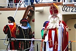 s0047_ARC-Foto_De_Sint_gaat_van_boord.jpg