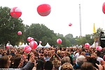 s9851_Errel2000_Strandballen_in_het_publiek.jpg